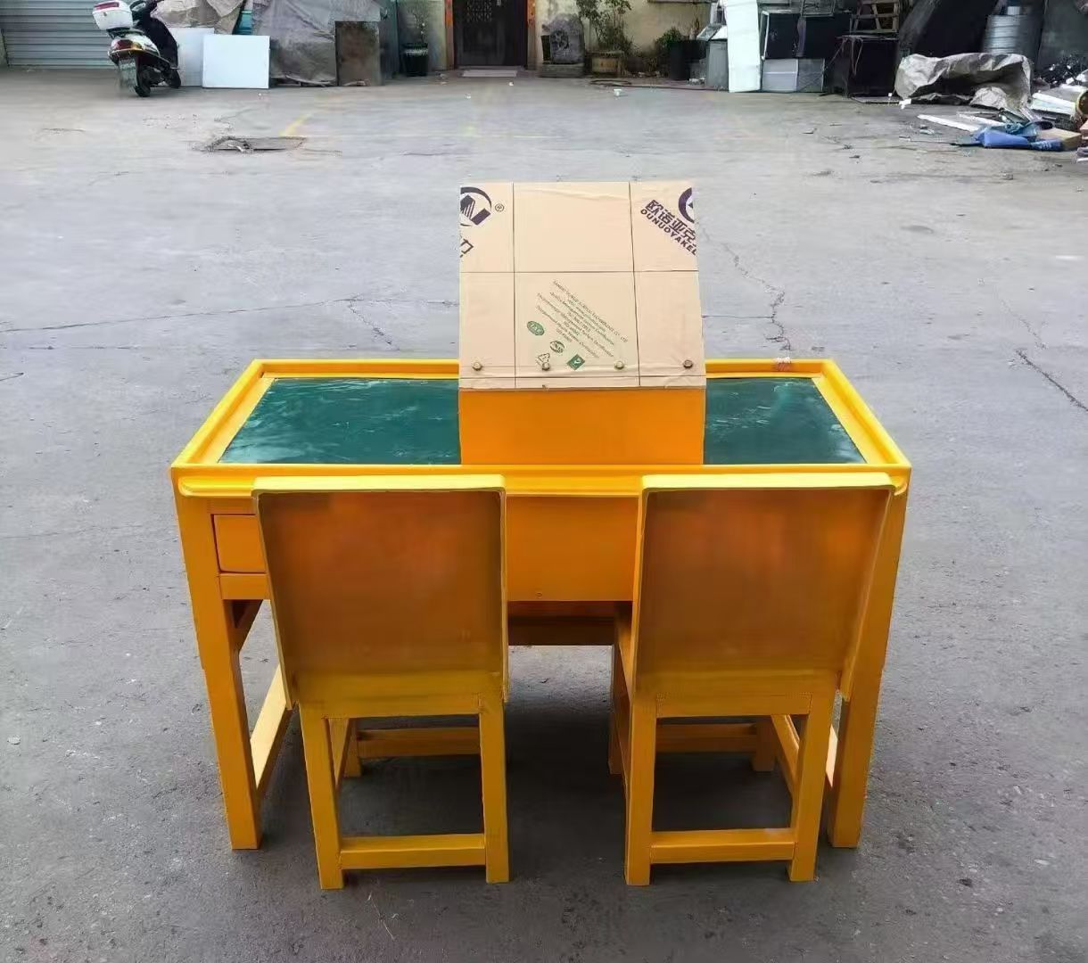 月湖防静电导通桌井下煤矿火工品发放桌：危险品流转的安全守护者